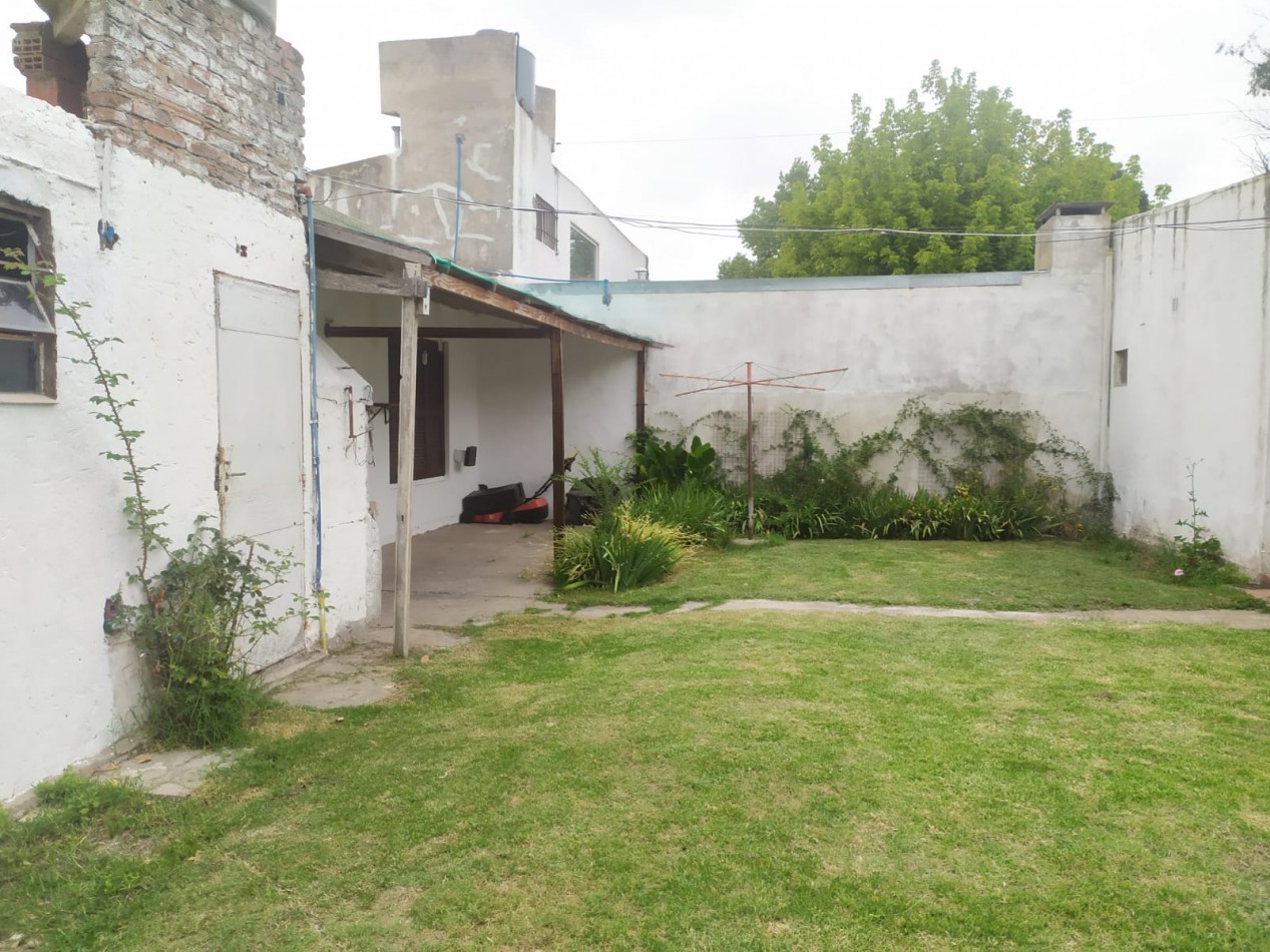 CASA DE 3 AMBIENTES + DEPARTAMENTO DE 2 AMBIENTES