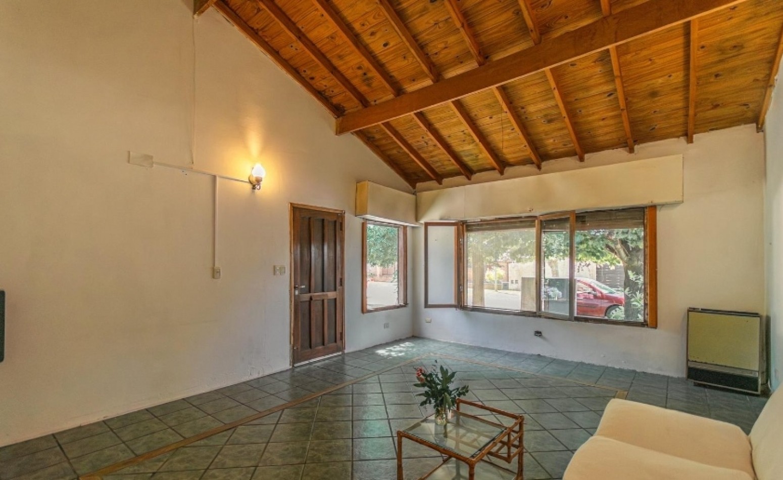 CASA DE 3 AMBIENTES + DEPARTAMENTO DE 2 AMBIENTES