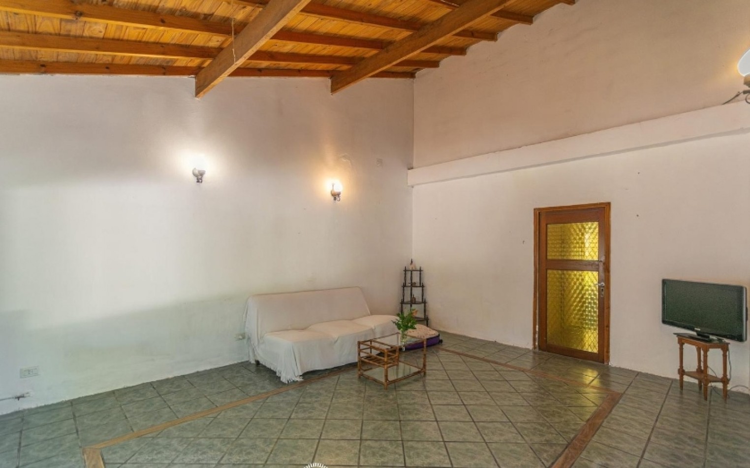CASA DE 3 AMBIENTES + DEPARTAMENTO DE 2 AMBIENTES