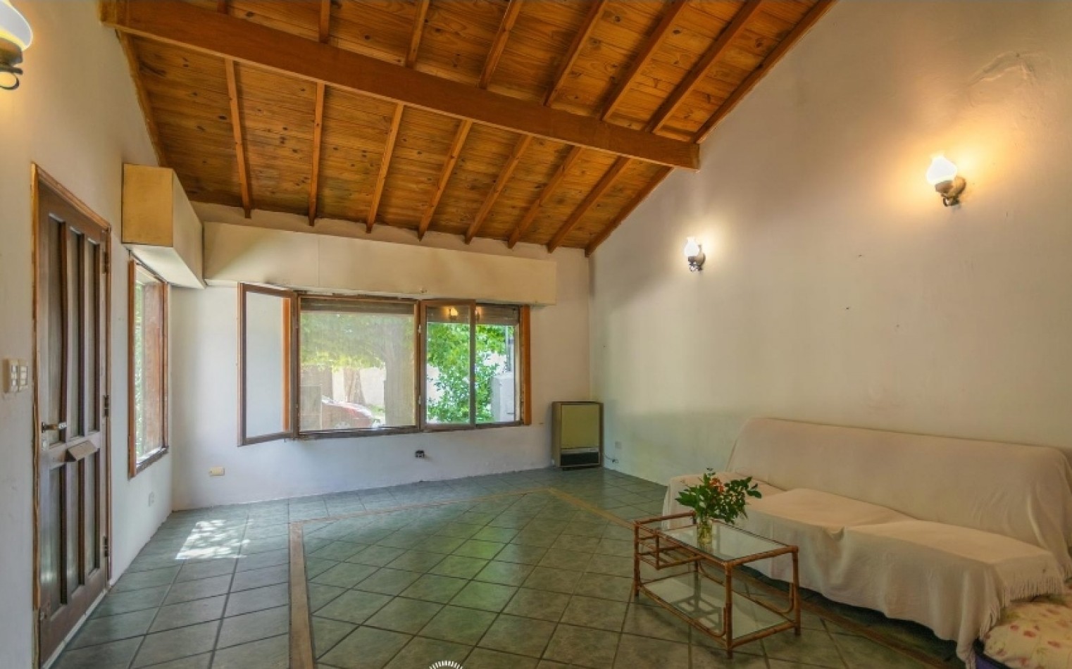 CASA DE 3 AMBIENTES + DEPARTAMENTO DE 2 AMBIENTES