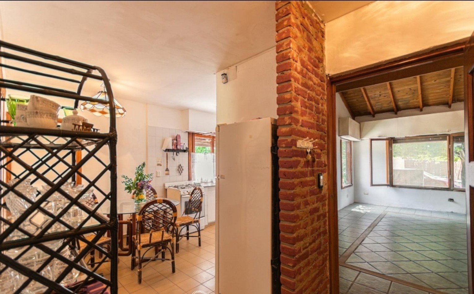 CASA DE 3 AMBIENTES + DEPARTAMENTO DE 2 AMBIENTES