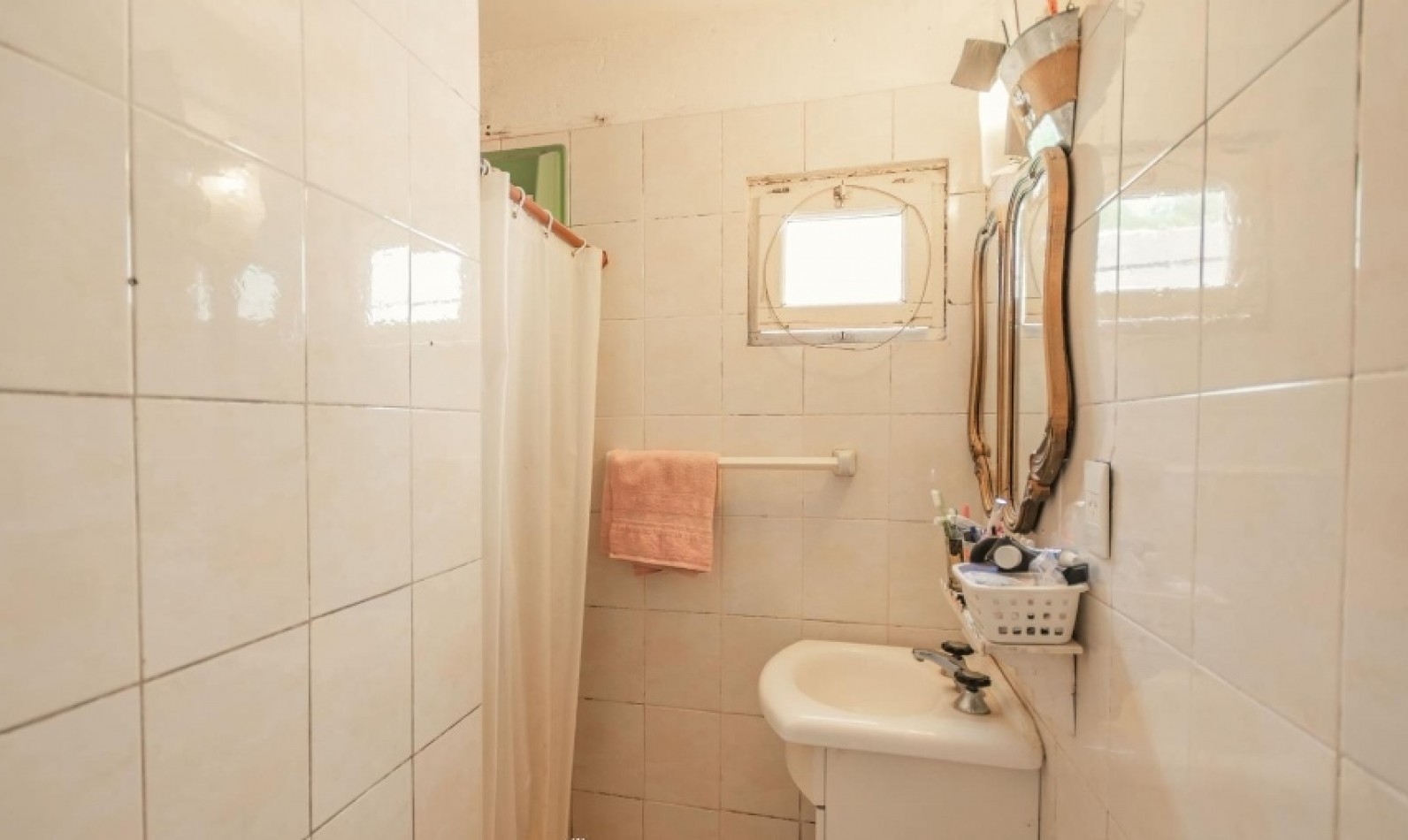 CASA DE 3 AMBIENTES + DEPARTAMENTO DE 2 AMBIENTES