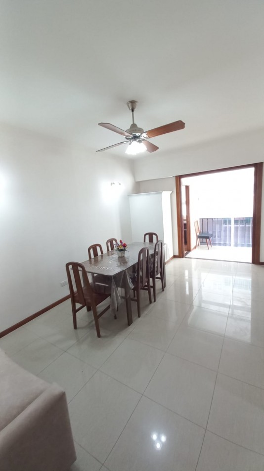 Departamento dos ambientes a la calle con balcon cerrado