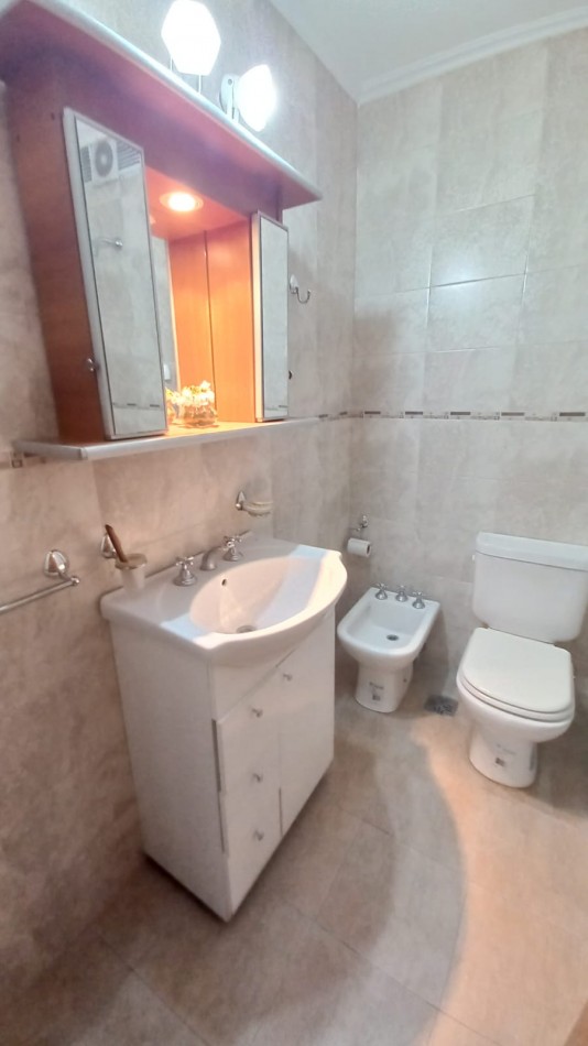 Departamento dos ambientes a la calle con balcon cerrado