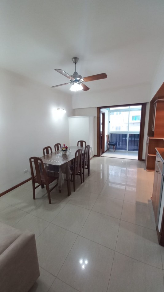 Departamento dos ambientes a la calle con balcon cerrado