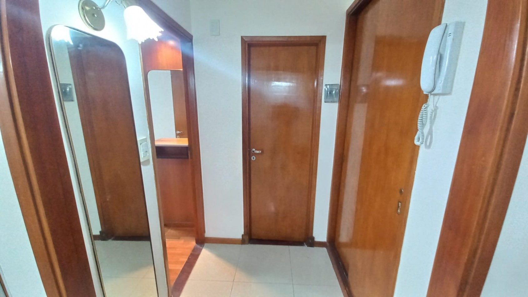 Departamento dos ambientes a la calle con balcon cerrado
