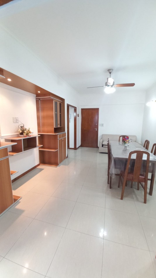 Departamento dos ambientes a la calle con balcon cerrado
