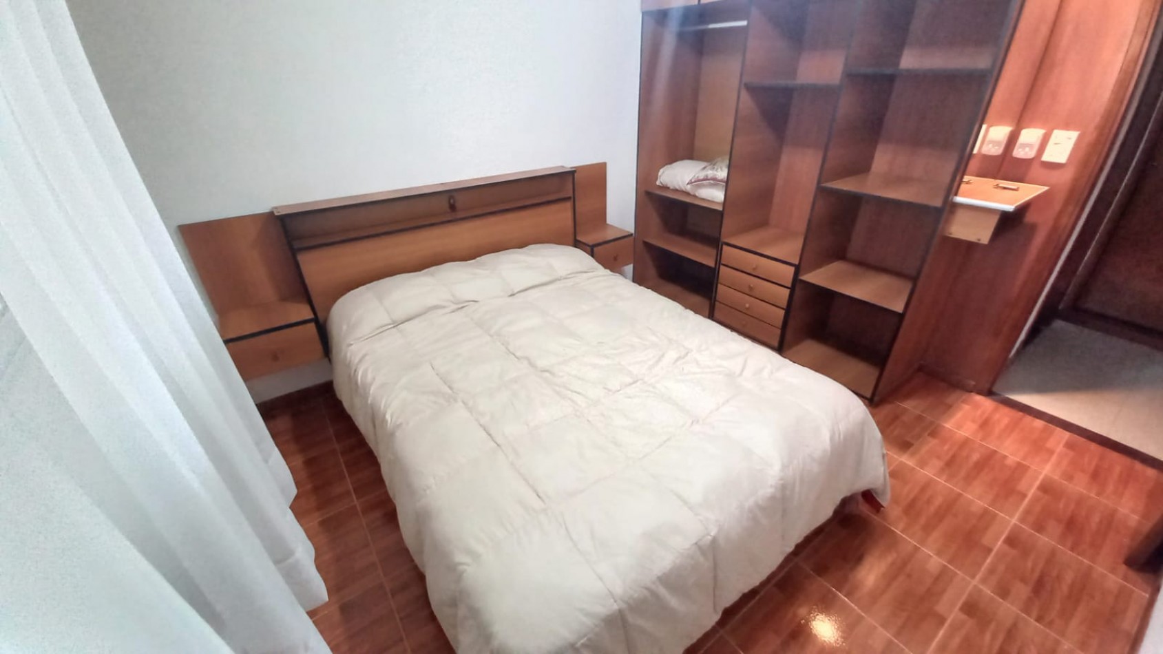 Departamento dos ambientes a la calle con balcon cerrado