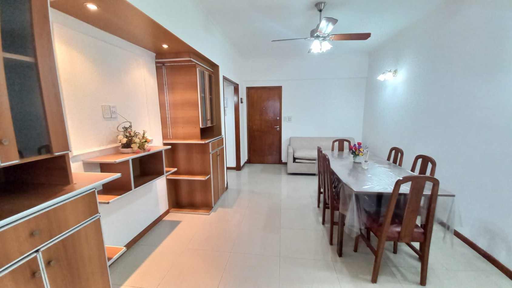 Departamento dos ambientes a la calle con balcon cerrado