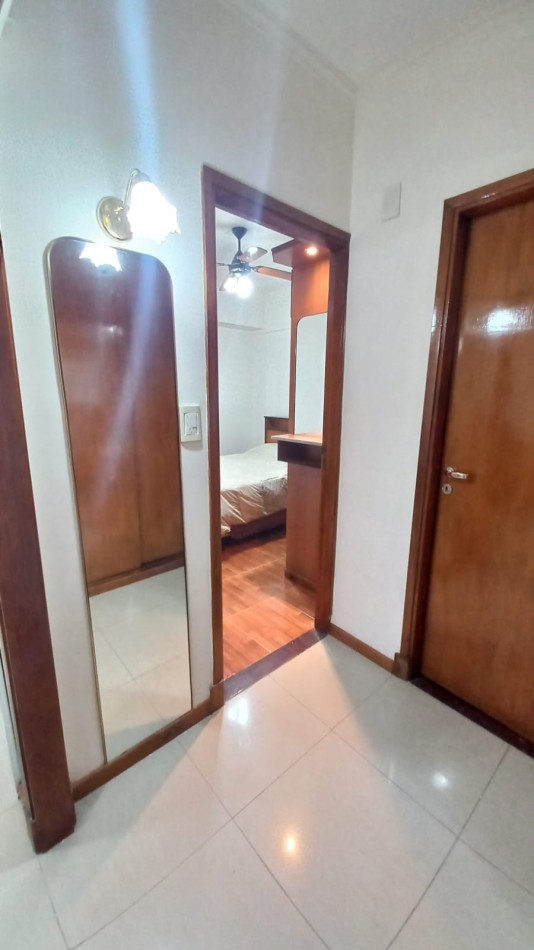 Departamento dos ambientes a la calle con balcon cerrado