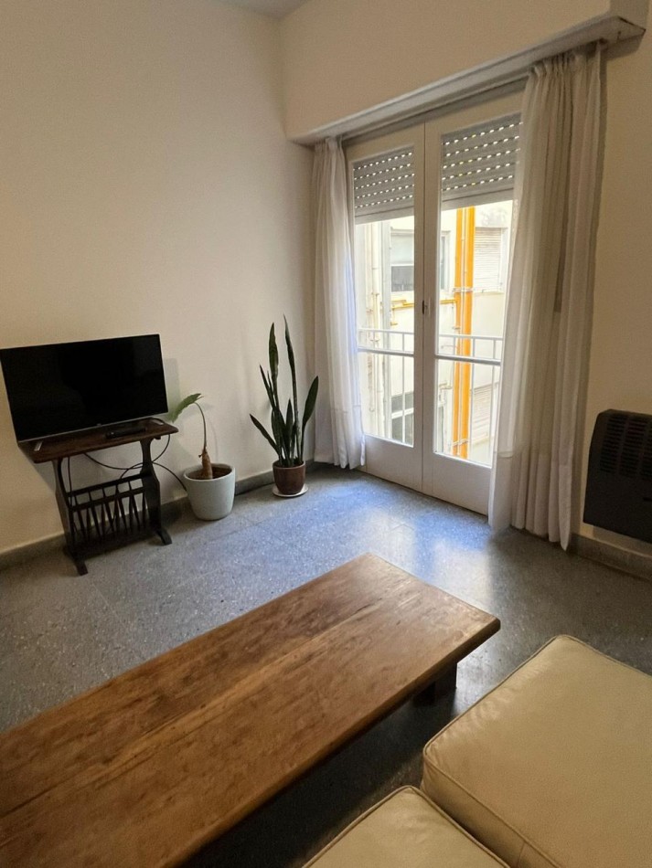 AMPLIO AMBIENTE DIVIDIDO A LA VENTA