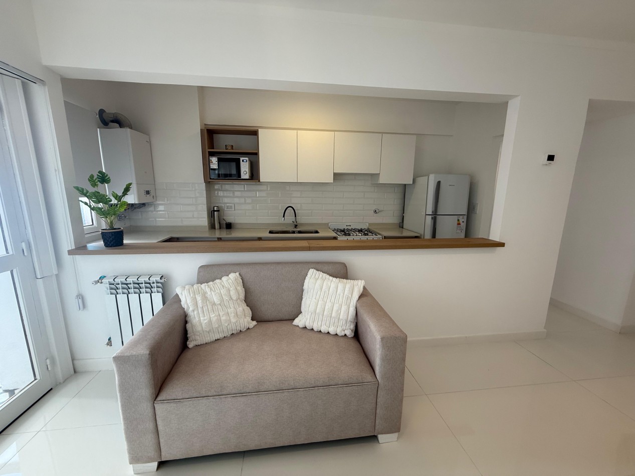 HERMOSO DEPARTAMENTO TRES AMBIENTES CON COCHERA