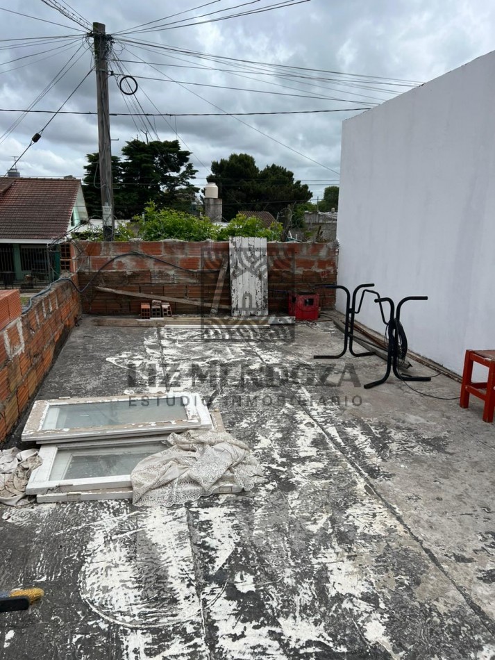 VENTA DE CASA 3 AMBIENTE CON DEPARTAMENTOS