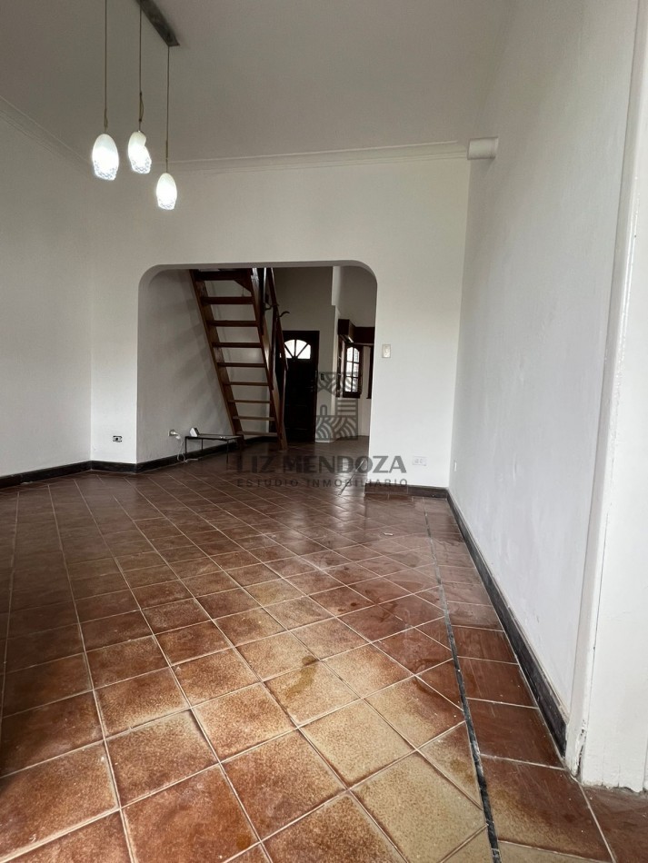HERMOSO CHALET CUATRO AMBIENTES A LA VENTA ESCUCHA OFERTA