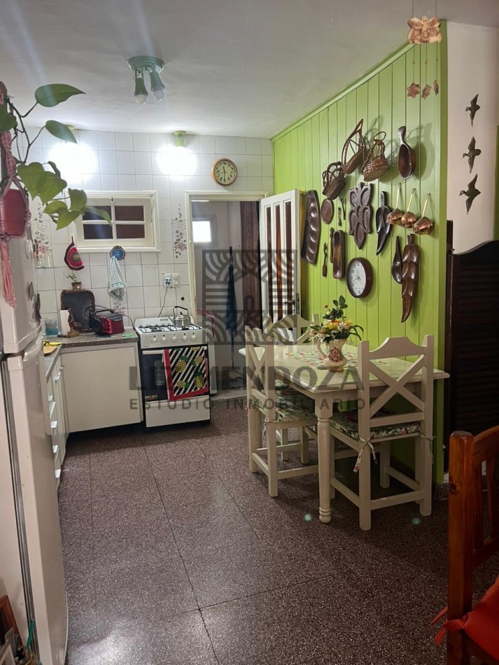 VENTA DE CASA 3 AMBIENTE CON DEPARTAMENTOS