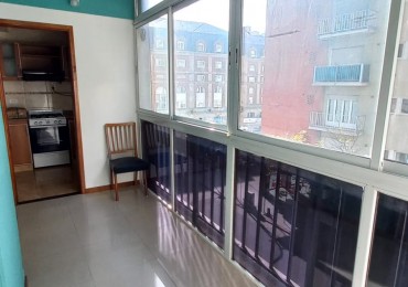 Departamento dos ambientes a la calle con balcon cerrado