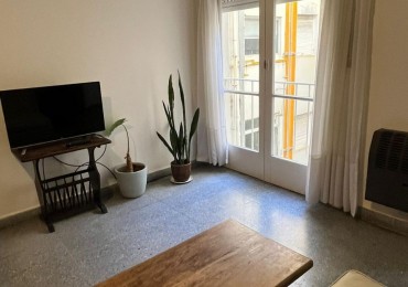 AMPLIO AMBIENTE DIVIDIDO A LA VENTA